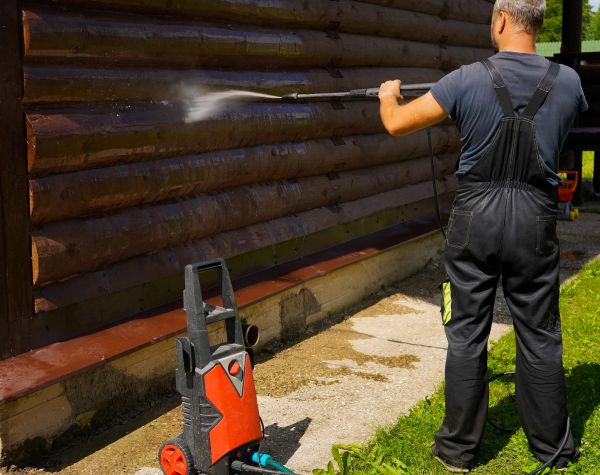 Log Home Pressure Washing in Norfolk